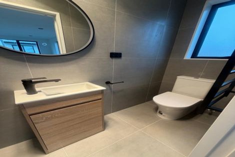 Photo of property in 16 Whare Kauri Road, Papakura, 2110