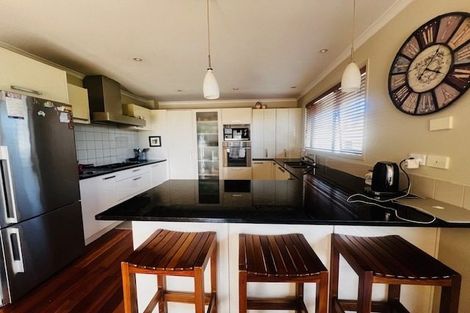 Photo of property in 212 Whitney Street, Blockhouse Bay, Auckland, 0600