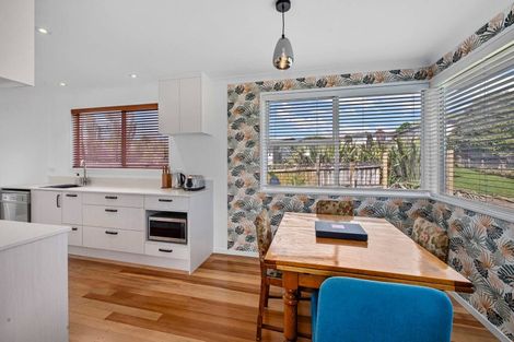 Photo of property in 25 Felgrove Street, Glendene, Auckland, 0602