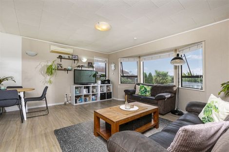 Photo of property in 45 Rosewarne Crescent, Glendene, Auckland, 0602