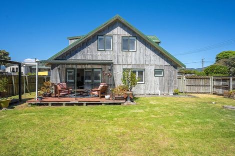 Photo of property in 19 Dixie Street, Te Horo Beach, Otaki, 5581