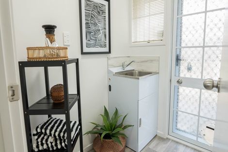 Photo of property in 98 Dalwhinnie Parade, Highland Park, Auckland, 2010