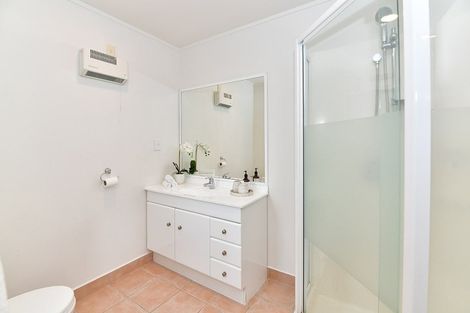 Photo of property in 22 Wentwood Place, Torbay, Auckland, 0630