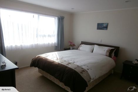 Photo of property in 23b Colchester Crescent, Newlands, Wellington, 6037