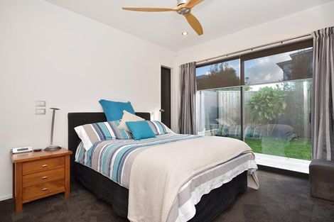 Photo of property in 136 East Coast Road, Forrest Hill, Auckland, 0620
