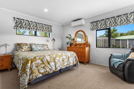 Photo of property in 21 Edgewater Grove, Whakatane, 3120