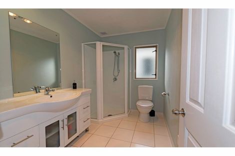 Photo of property in 3 Neta Grove, Henderson, Auckland, 0612