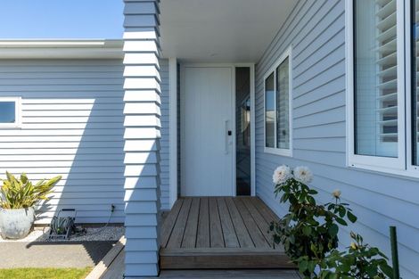 Photo of property in 12 Kowhai Street, Strandon, New Plymouth, 4312
