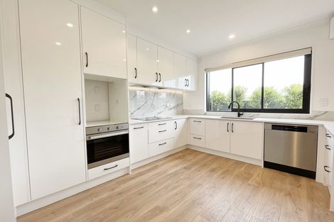 Photo of property in 3 Ballintra Close, Pinehill, Auckland, 0632