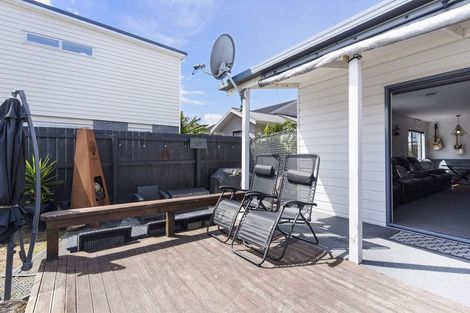 Photo of property in 61a Graham Avenue, Te Atatu Peninsula, Auckland, 0610