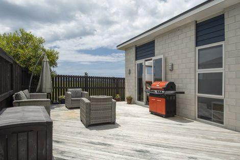 Photo of property in 28 Marion Crescent, Papamoa Beach, Papamoa, 3118