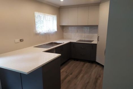 Photo of property in 9 Ryehill Close, New Lynn, Auckland, 0600