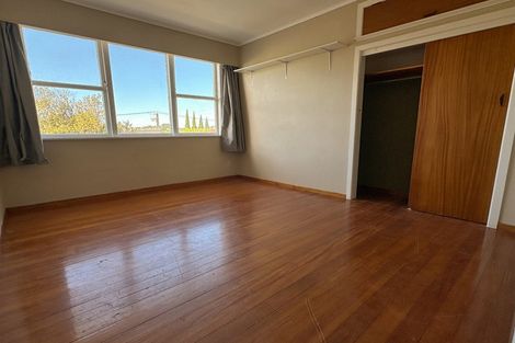 Photo of property in 4 Staveley Avenue, Mount Roskill, Auckland, 1041