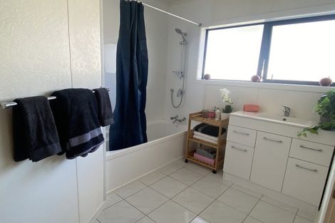 Photo of property in 114 Te Atatu Road, Te Atatu South, Auckland, 0610
