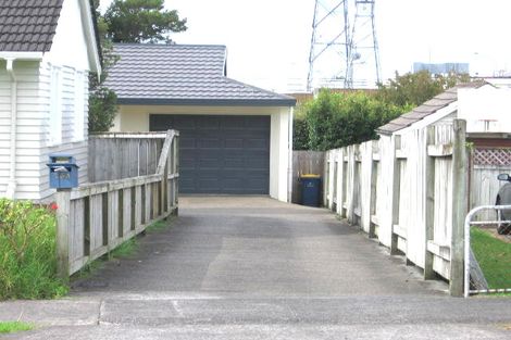 Photo of property in 13 Flanshaw Road, Te Atatu South, Auckland, 0610