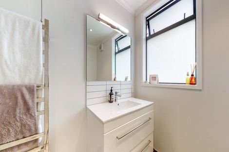 Photo of property in 11 Jacobsen Lane, Ngaio, Wellington, 6035