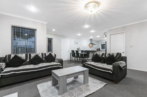 Photo of property in 13 Thomas Rea Place, Te Atatu South, Auckland, 0610