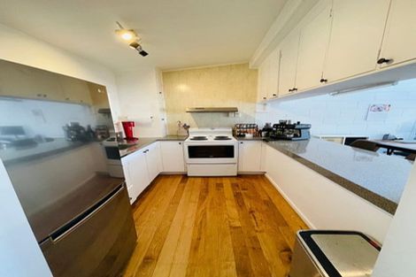 Photo of property in 2/289 Glenfield Road, Glenfield, Auckland, 0629