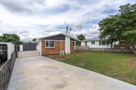 Photo of property in 77 Collins Road, Melville, Hamilton, 3206