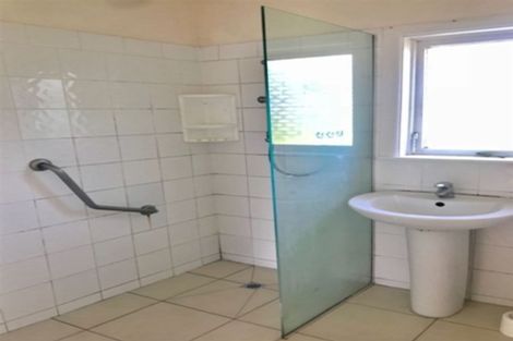 Photo of property in 590 Beach Road, Rothesay Bay, Auckland, 0630