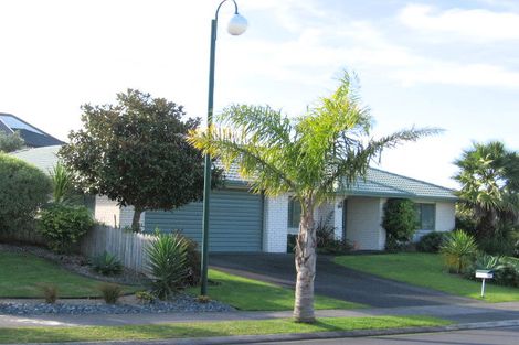 Photo of property in 43 Kath Hopper Drive, Orewa, 0931