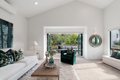 Photo of property in 2/68 Heathcote Road, Castor Bay, Auckland, 0620