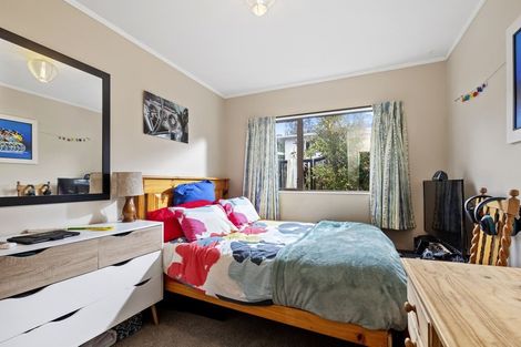 Photo of property in 2/6 Orton Street, Glenfield, Auckland, 0627