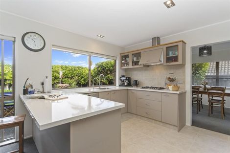 Photo of property in 13 Gilford Place, East Tamaki Heights, Auckland, 2016