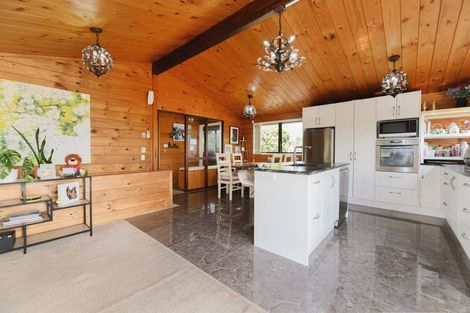 Photo of property in 107 Becroft Drive, Forrest Hill, Auckland, 0620