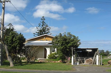 Photo of property in 11 Ashton Terrace, Castlecliff, Whanganui, 4501