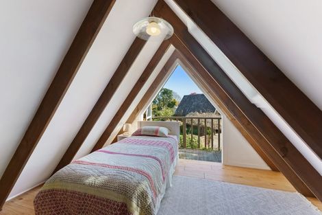 Photo of property in 9 Karaka Grove, Waikanae, 5036