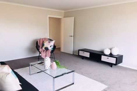Photo of property in 115 Johnstone Drive, Fitzherbert, Palmerston North, 4410