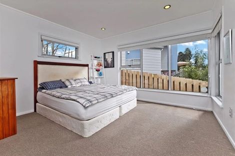 Photo of property in 10 Saffron Street, Birkdale, Auckland, 0626