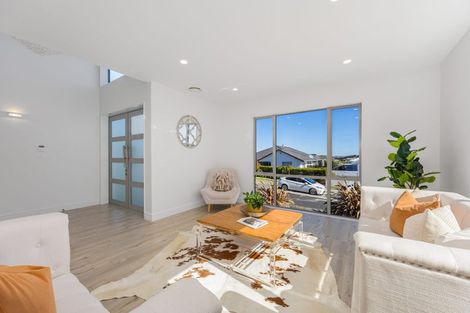 Photo of property in 10 Ian Gordon Lane, Orewa, 0931