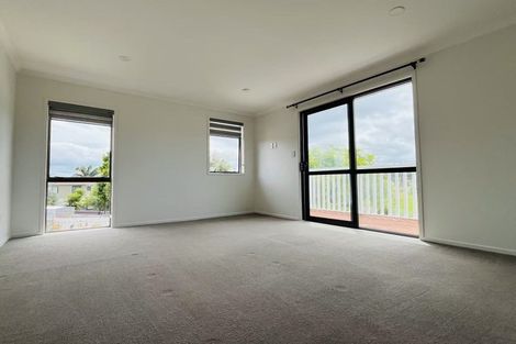 Photo of property in 15 Aronia Way, Goodwood Heights, Auckland, 2105