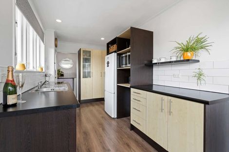 Photo of property in 16 Levesque Street, Birkdale, Auckland, 0626