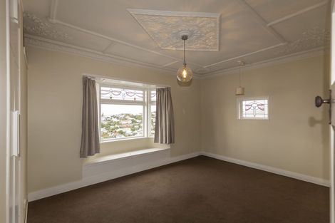 Photo of property in 14 Sugarloaf Road, Brooklyn, Wellington, 6021