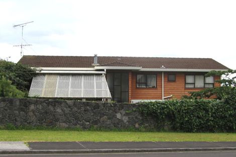 Photo of property in 1 Thalia Place, Totara Vale, Auckland, 0629