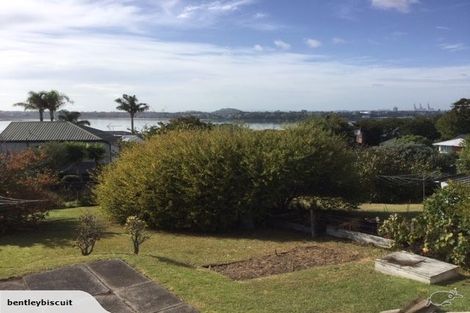 Photo of property in 105 Sylvan Avenue, Northcote, Auckland, 0627