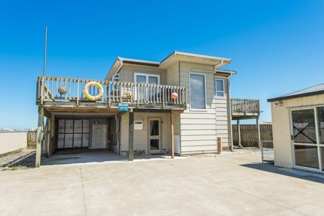 Photo of property in 29 Nukumaru Parade, Waiinu Beach, Whanganui, 4588