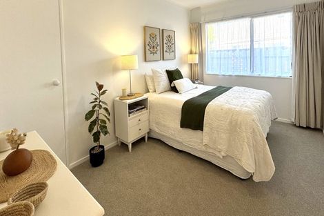 Photo of property in 1/71 Aviemore Drive, Highland Park, Auckland, 2010