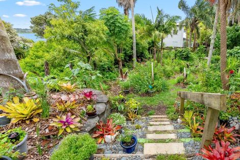 Photo of property in 4 Twin Wharf Road, Herald Island, Auckland, 0618