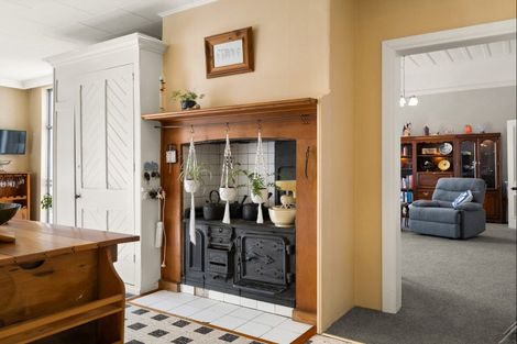 Photo of property in 66 Riverbank Road, Inch Clutha, Kaitangata, 9281