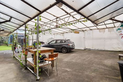 Photo of property in 75 Gossamer Drive, Pakuranga Heights, Auckland, 2010