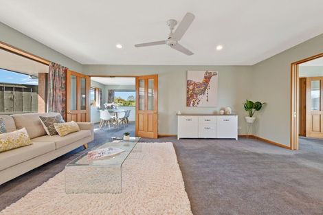 Photo of property in 2/7 Thicket Close, Redwood, Christchurch, 8051