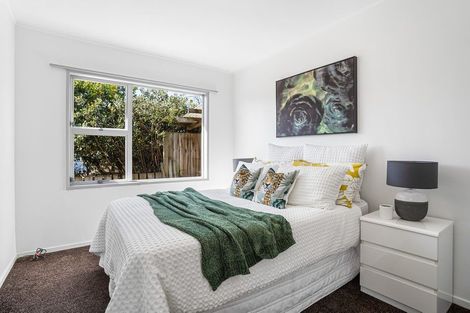 Photo of property in 1/1 Golf Road, New Lynn, Auckland, 0600