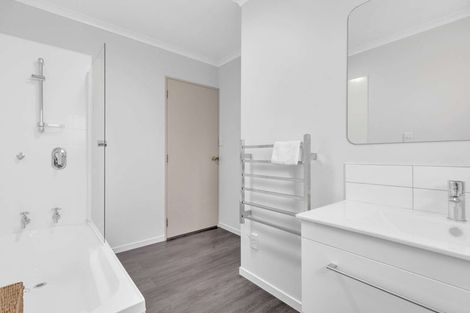 Photo of property in 14a Carthew Street, Feilding, 4702