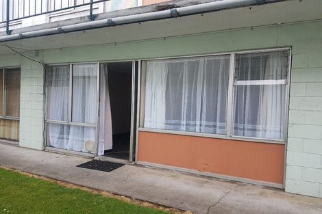 Photo of property in 528-530 Devon Street East, Fitzroy, New Plymouth, 4312