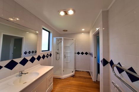 Photo of property in 22a Kirrie Avenue, Te Atatu South, Auckland, 0610