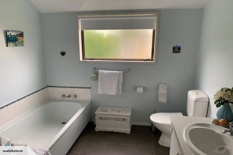 Photo of property in 8 Burma Road, Khandallah, Wellington, 6035